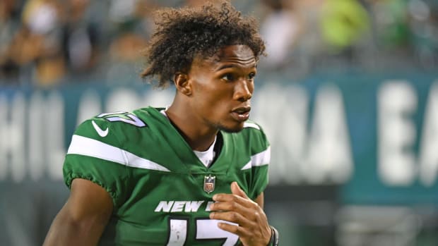 New York Jets WR Garrett Wilson on sideline in preseason